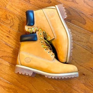 Like NEW! Tan Suede Timberlands